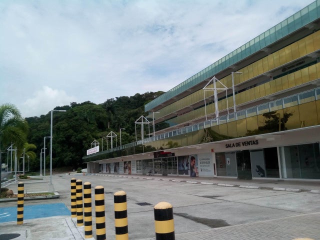 Commercial Property - Local Comercial en Av Omar Torrijos